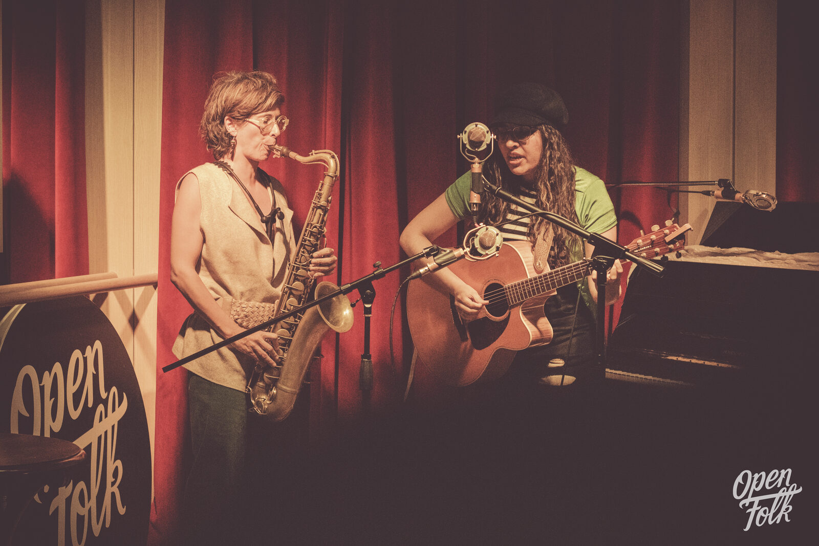 Carolina Araoz y Ari Saavedra en Open Folk, Madrid