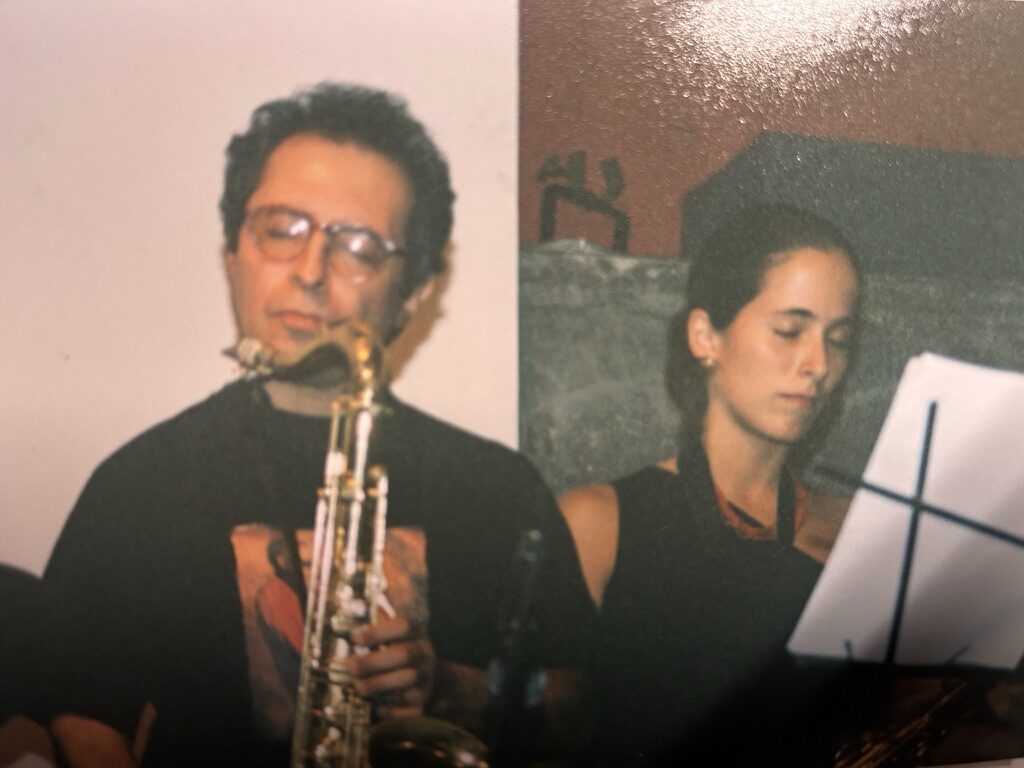 Con Carlos Espinoza, su primer profesor de saxofón, 2005