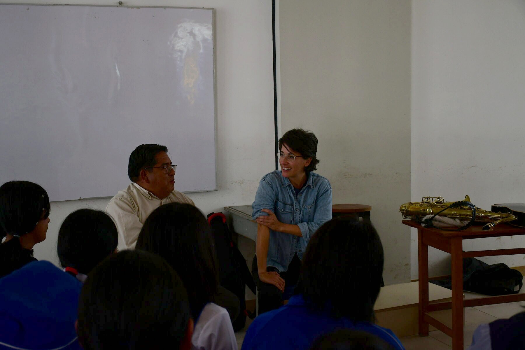 Carolina Araoz and Abiud Mucha teaching in Huancayo
